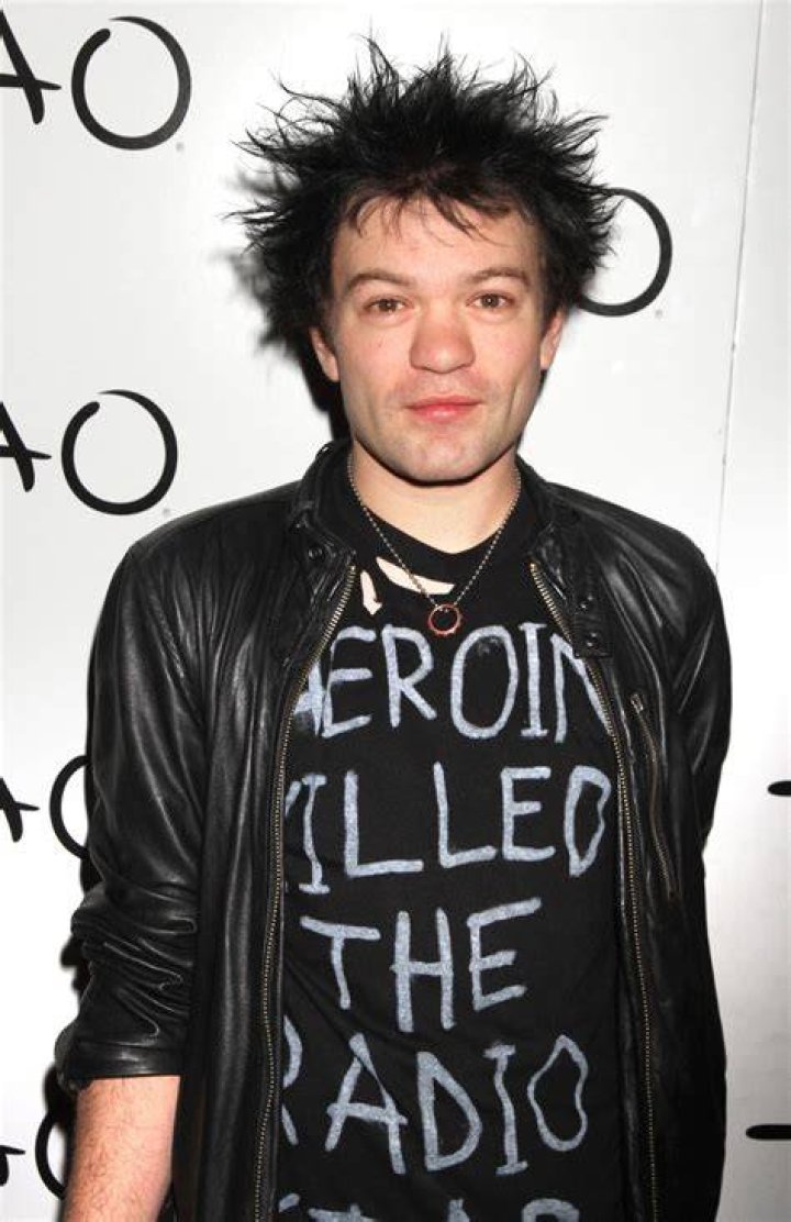 Deryck Whibley Net Worth Music Career & Lifestyle [2024 Update]