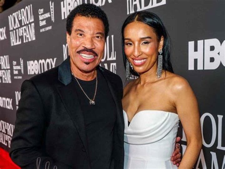 Lionel Richie Net Worth, Girlfriend, Wives, House, Cars, Daughter, Bio