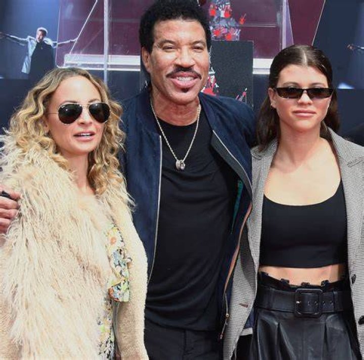 Lionel Richie Net Worth, Kids, Bio, Wife, Age, Career, & More Latest