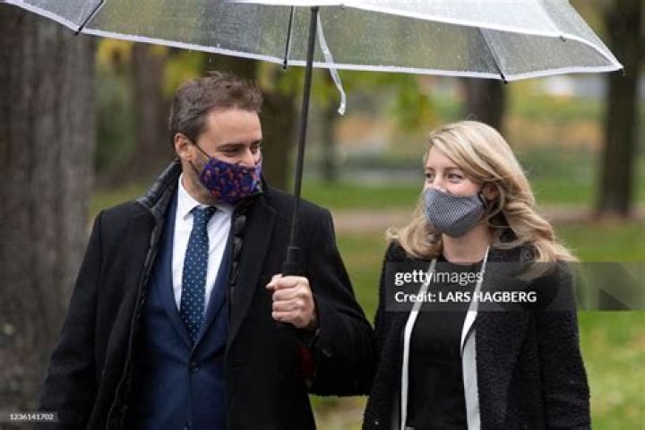 M&eacute;lanie Joly Et Son Conjoint LE DOMAINE BLEU &acirc;&euro;&cent; LE KIOSQUE &acirc;&euro;&cent; Gala